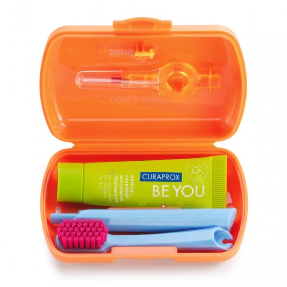 Curaprox | Travel Set με Οδοντόκρεμα 10ml, Οδοντόβουρτσα Πτυσσόμενη, Μεσοδόντιο Βουρτσάκι Καθαρισμού & Κουτί Μεταφοράς Πορτοκαλί | 1τμχ