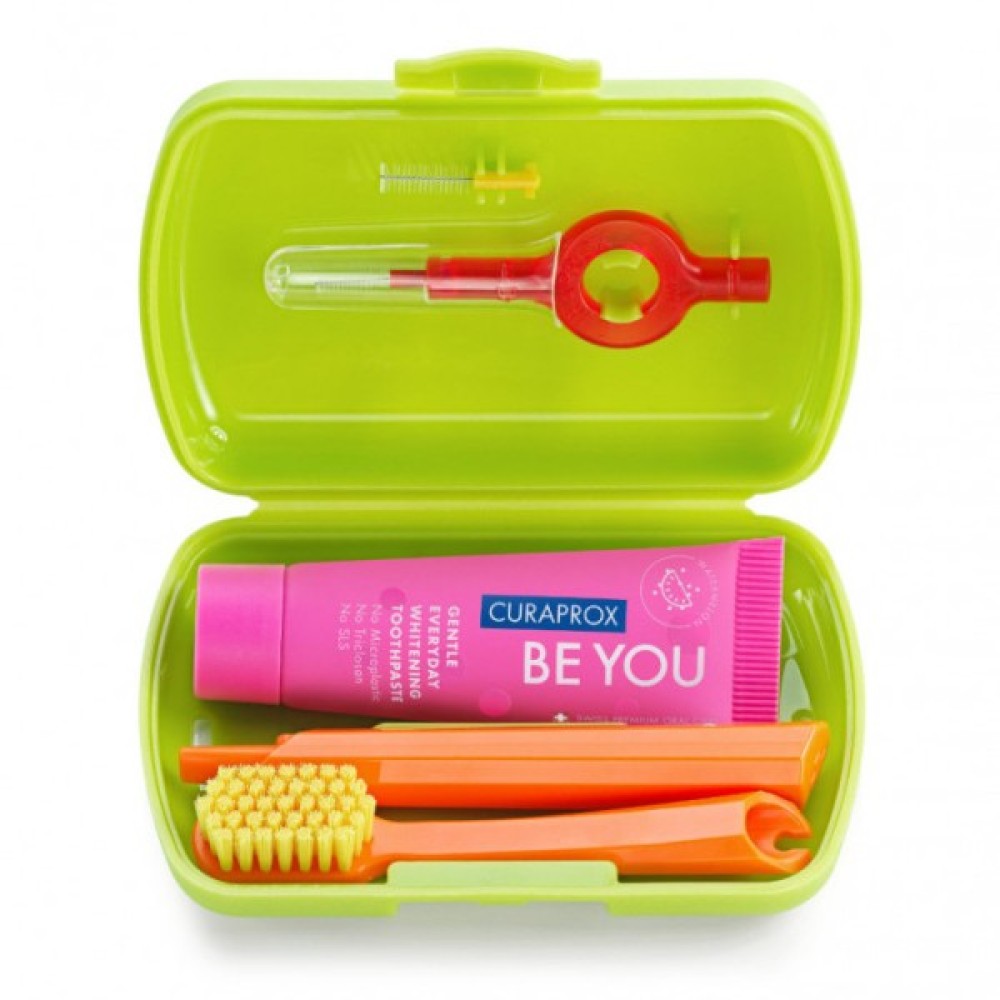 Curaprox | Travel Set με Οδοντόκρεμα 10ml, Οδοντόβουρτσα Πτυσσόμενη, Μεσοδόντιο Βουρτσάκι Καθαρισμού & Κουτί Μεταφοράς Πράσινο | 1τμχ