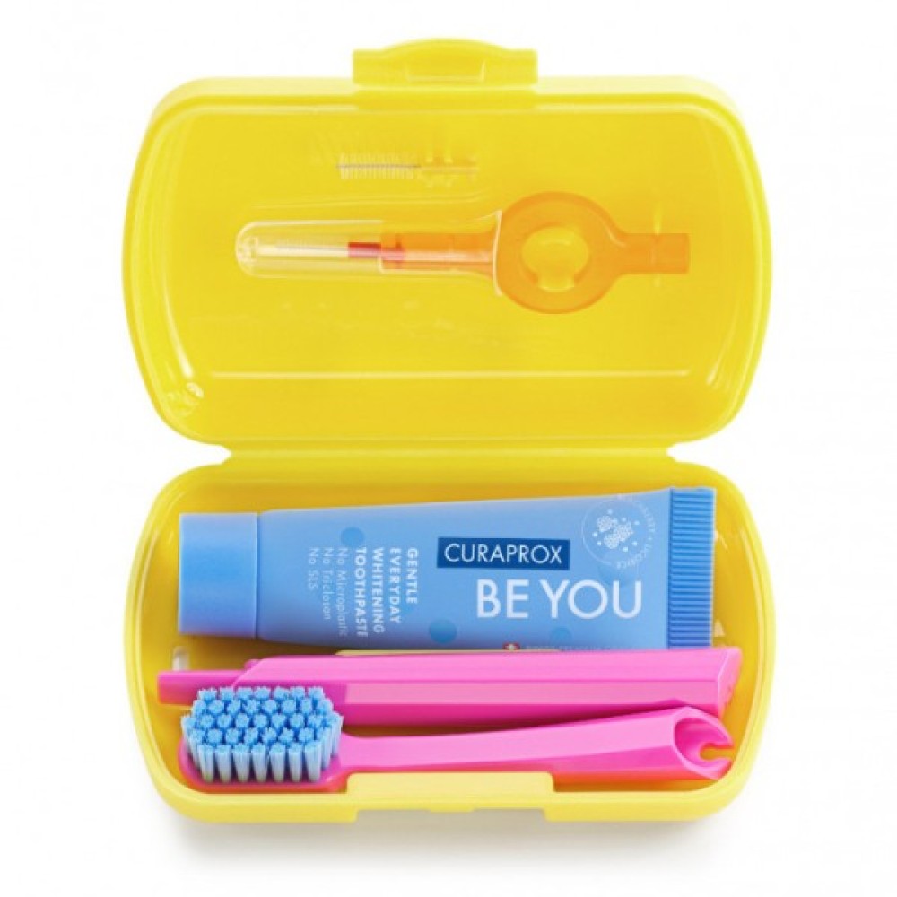 Curaprox | Travel Set με Οδοντόκρεμα 10ml, Οδοντόβουρτσα Πτυσσόμενη, Μεσοδόντιο Βουρτσάκι Καθαρισμού & Κουτί Μεταφοράς Κίτρινο | 1τμχ